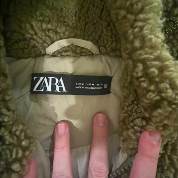 NWOT Zara Teddy & Puffer Jacket. Size Medium - Picture 2 of 7